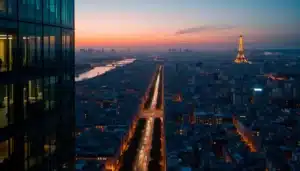 Vue aérienne de Paris au crépuscule illustrant l'écosystème net technologie Paris avec les immeubles tech modernes et la Seine en arrière-plan